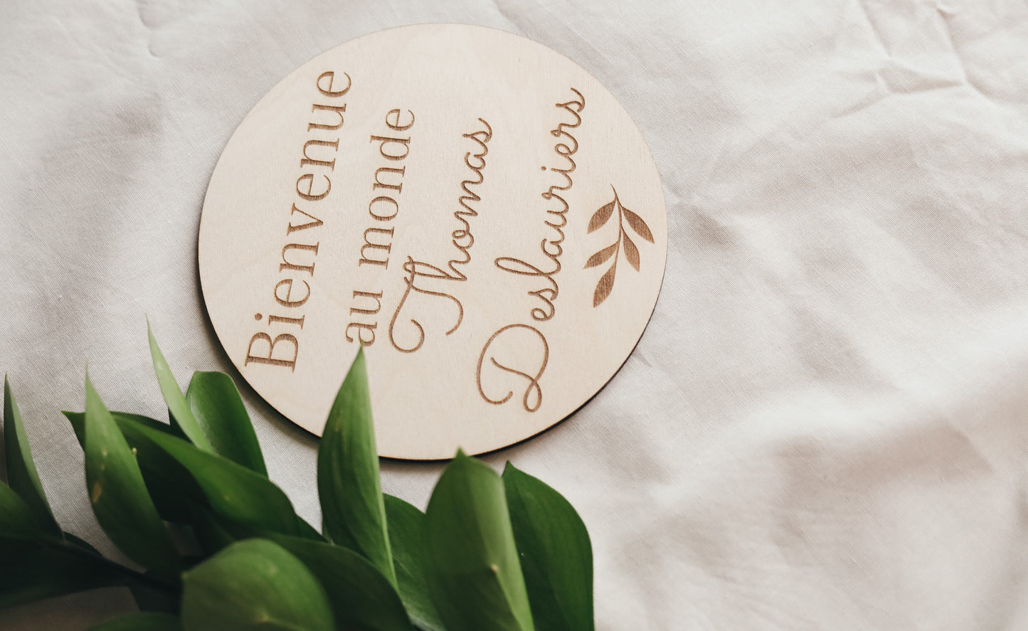 Pastille de bois Bienvenue au monde avec prénom personnalisée