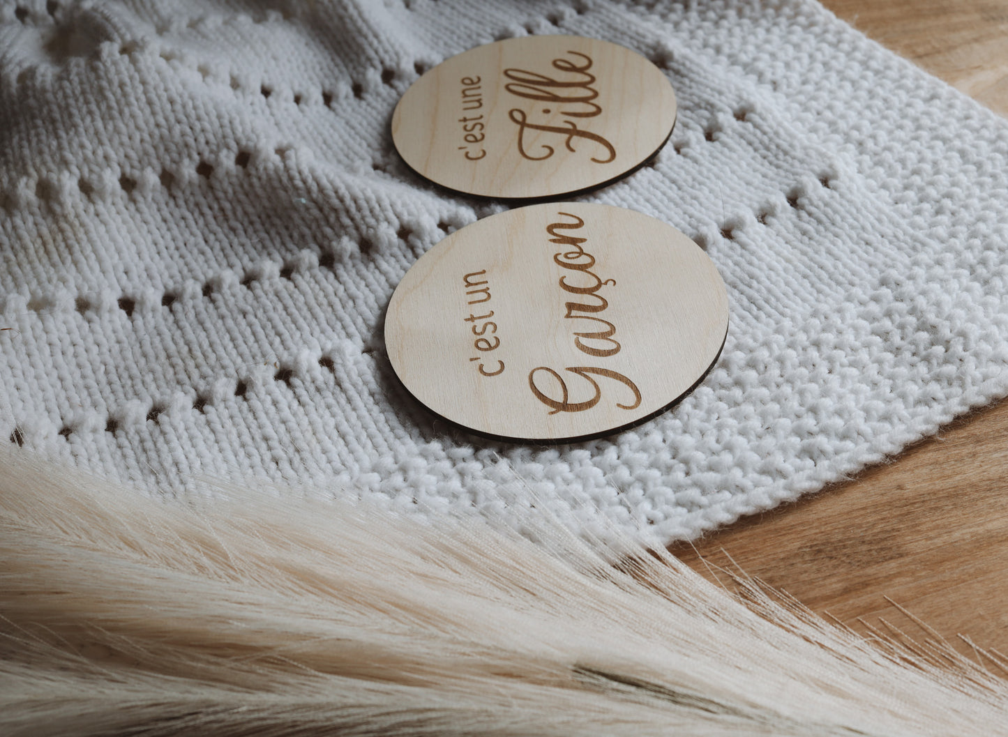 annonce révélation de genre, gender reveal, sexe du bébé, pastille de bois, c’est une fille, c’est un garçon, annonce hôpital garçon/fille