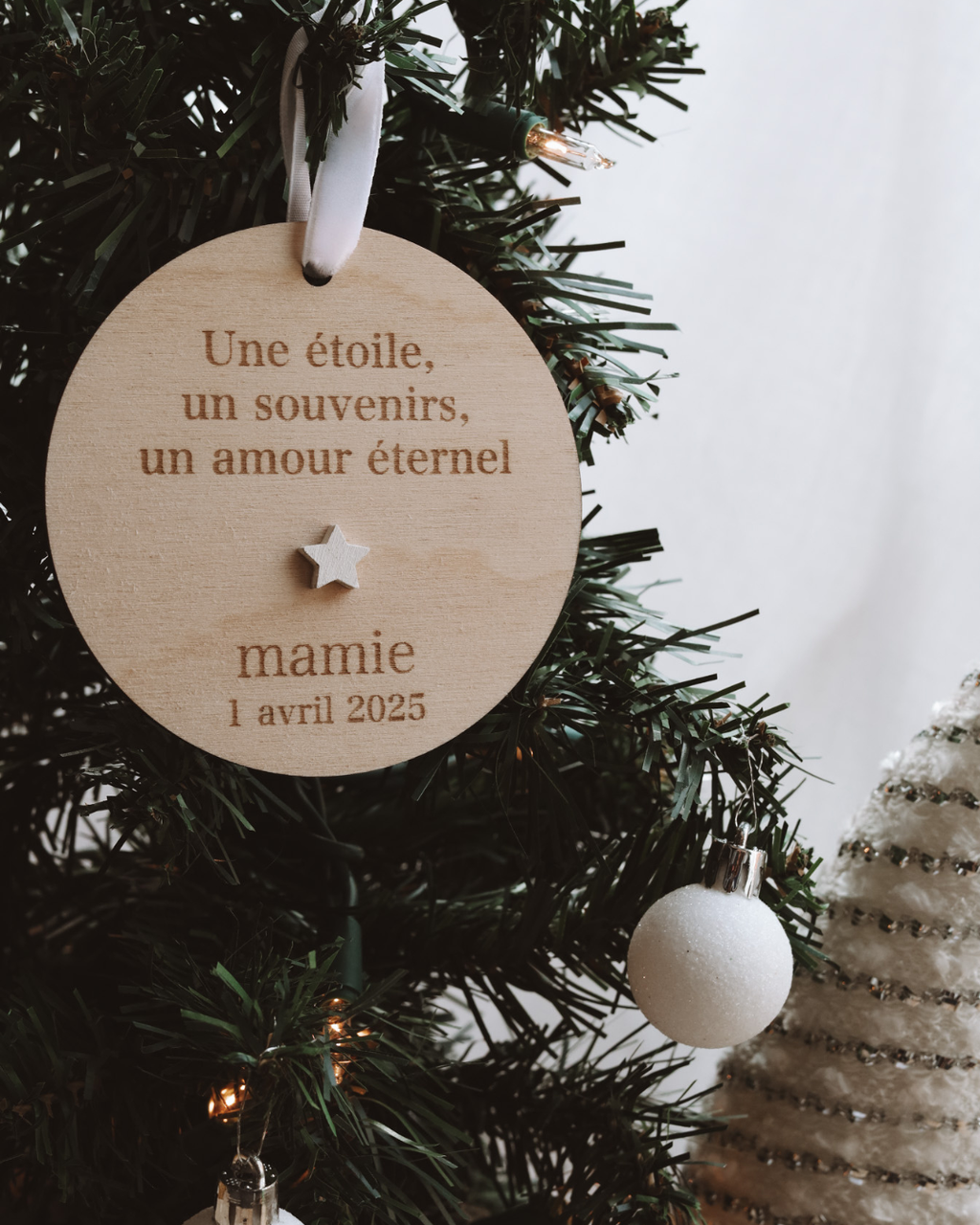Ornement de noël en bois personnalisé en mémoire de les personne décédée