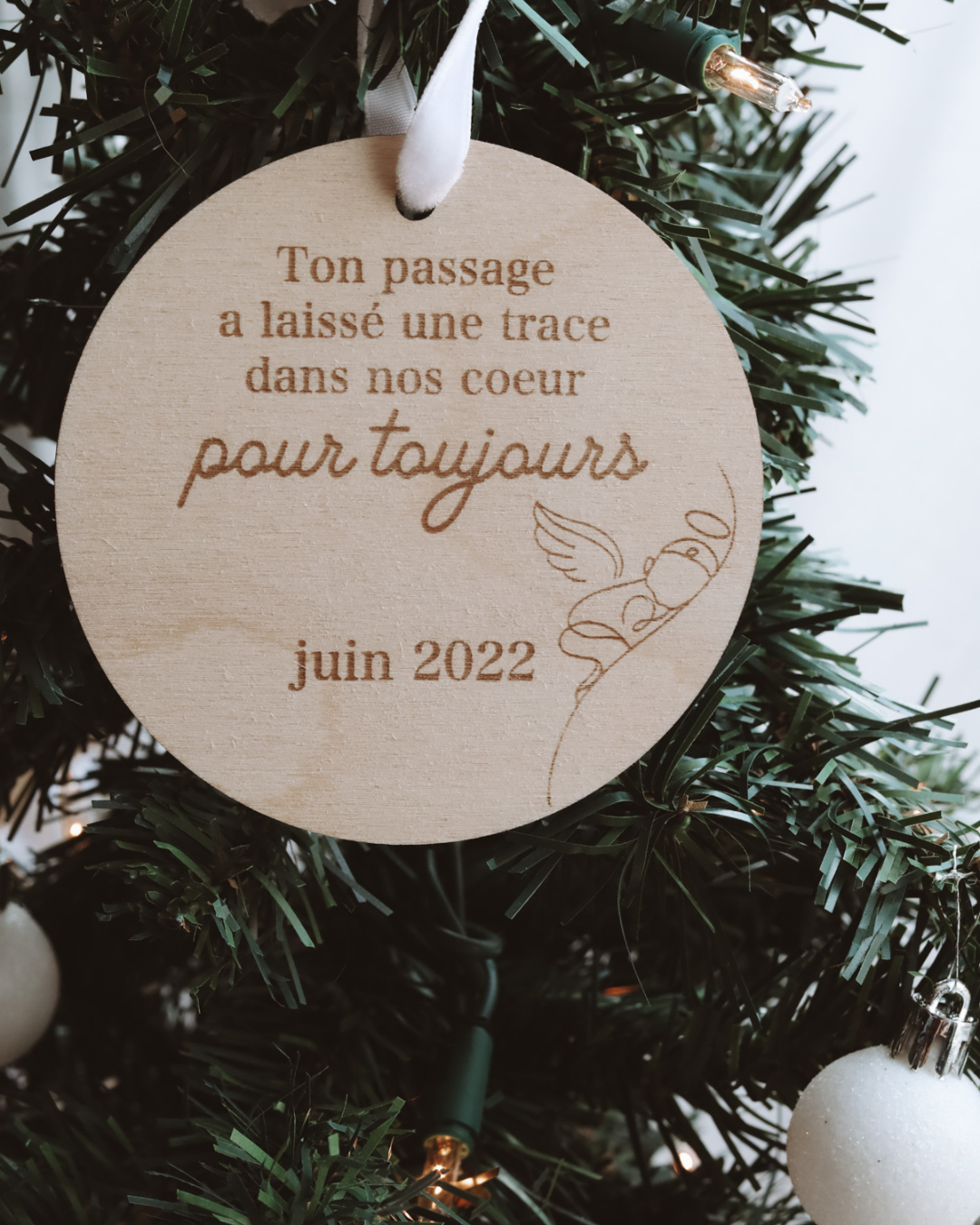 ornement de noël en bois souvenirs petite être cher