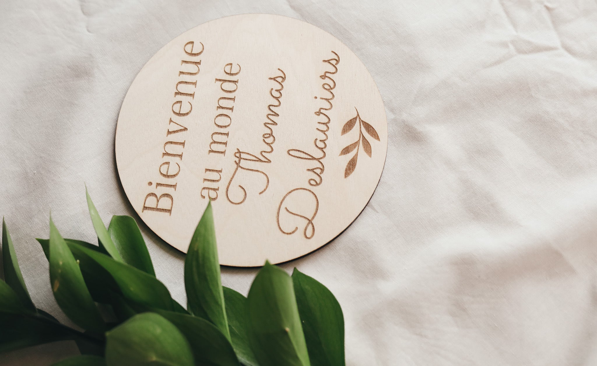 Pastille de bois Bienvenue au monde avec prénom personnalisée