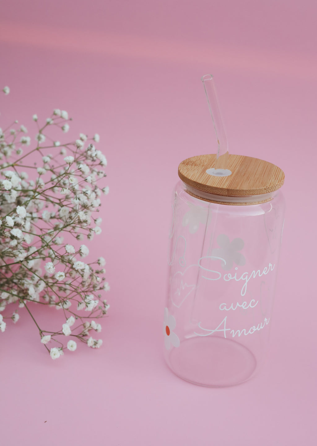 Verre avec couvercle en bambou et paille “Soigner avec amour” – édition spéciale santé