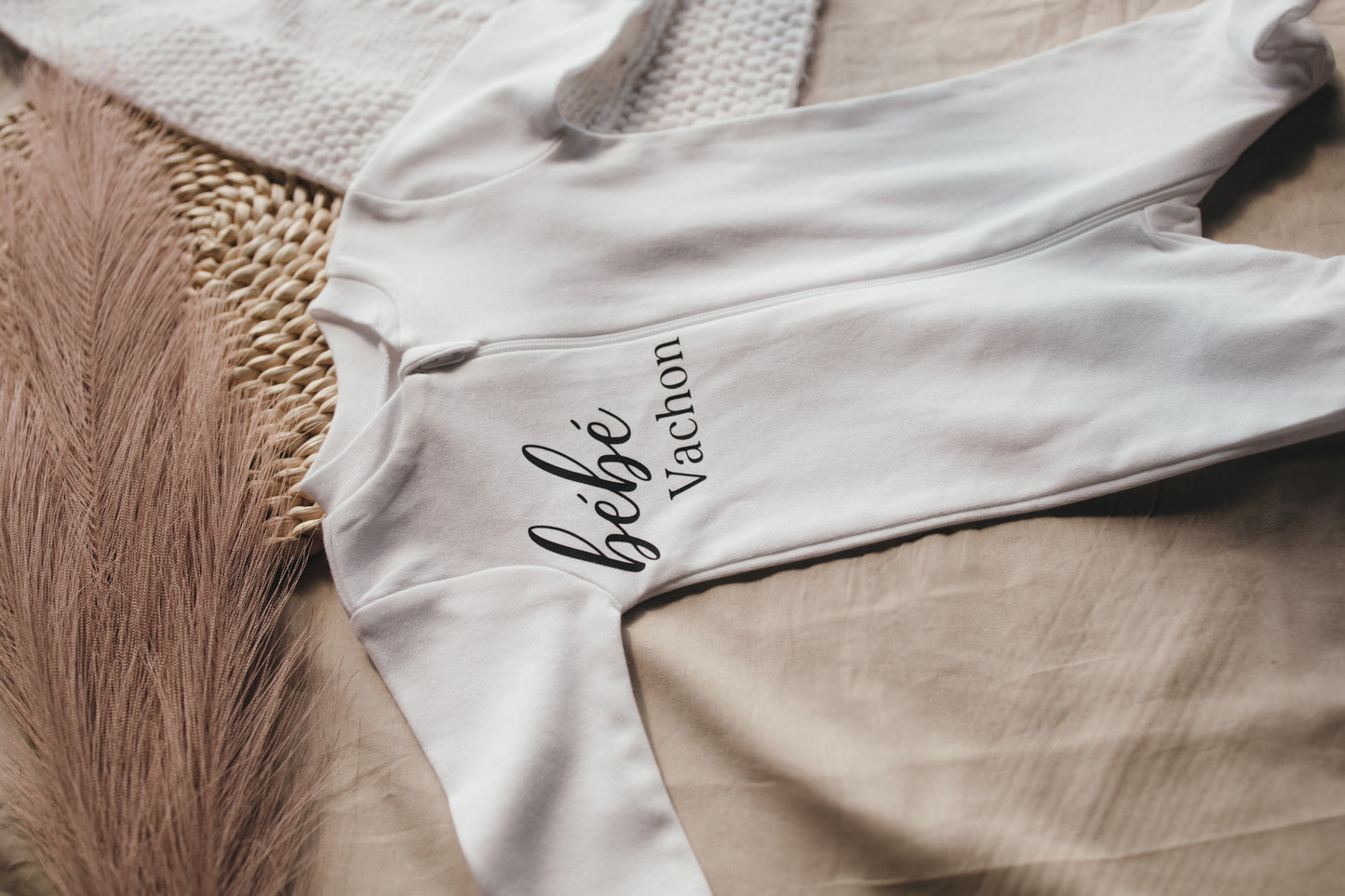 Pyjama annonce grossesse personnalisé bébé nom de famille idée originale future maman