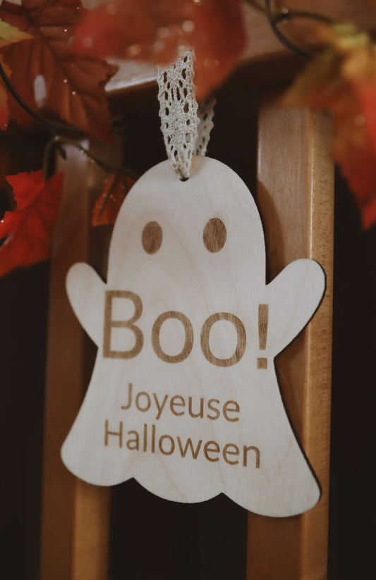 plaque decorative forme de fantôme "Boo joyeuse Halloween'' collection Halloween 2025 souvenirs