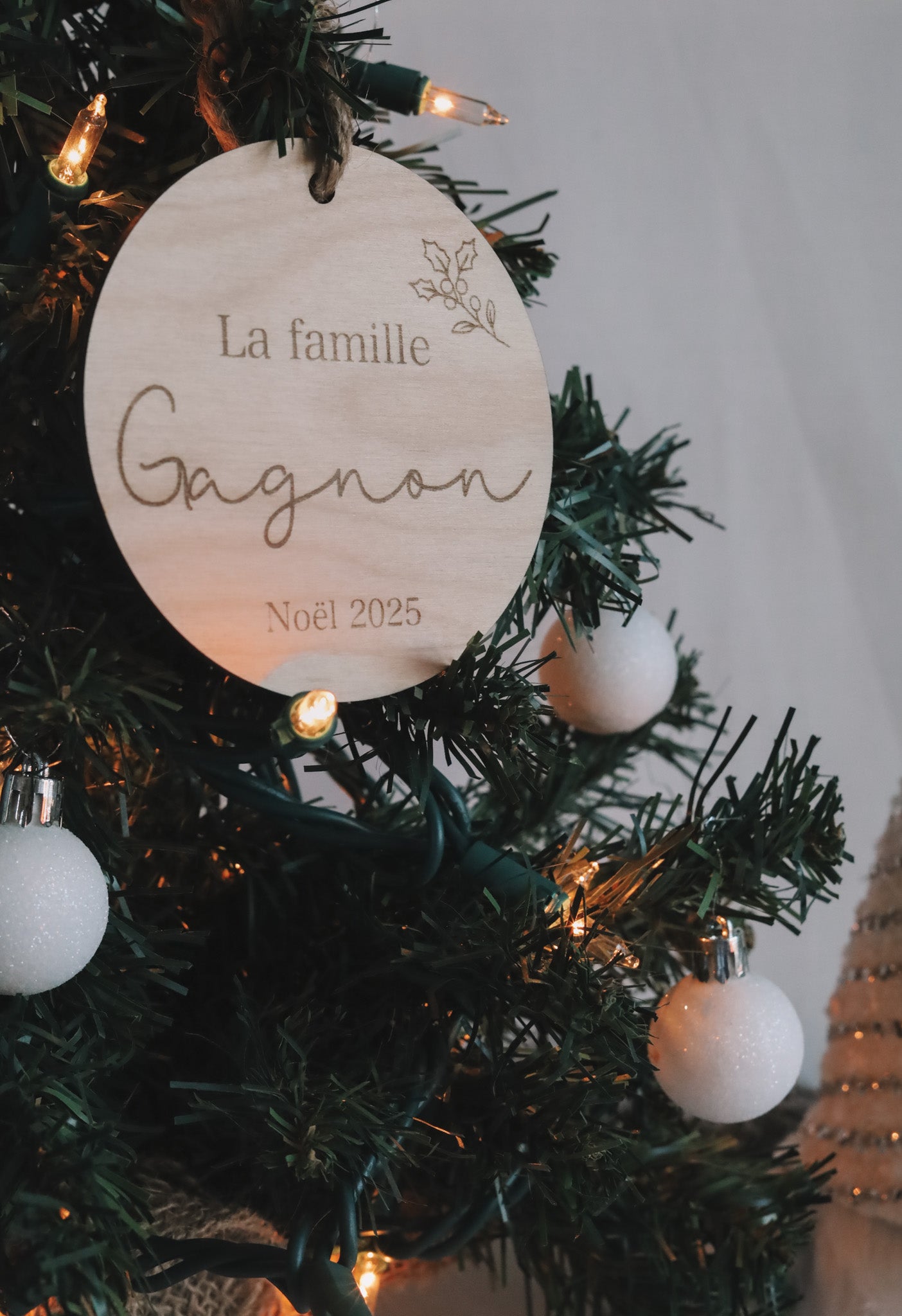 ornement de noël en bois famille noël 2025 personnalisée