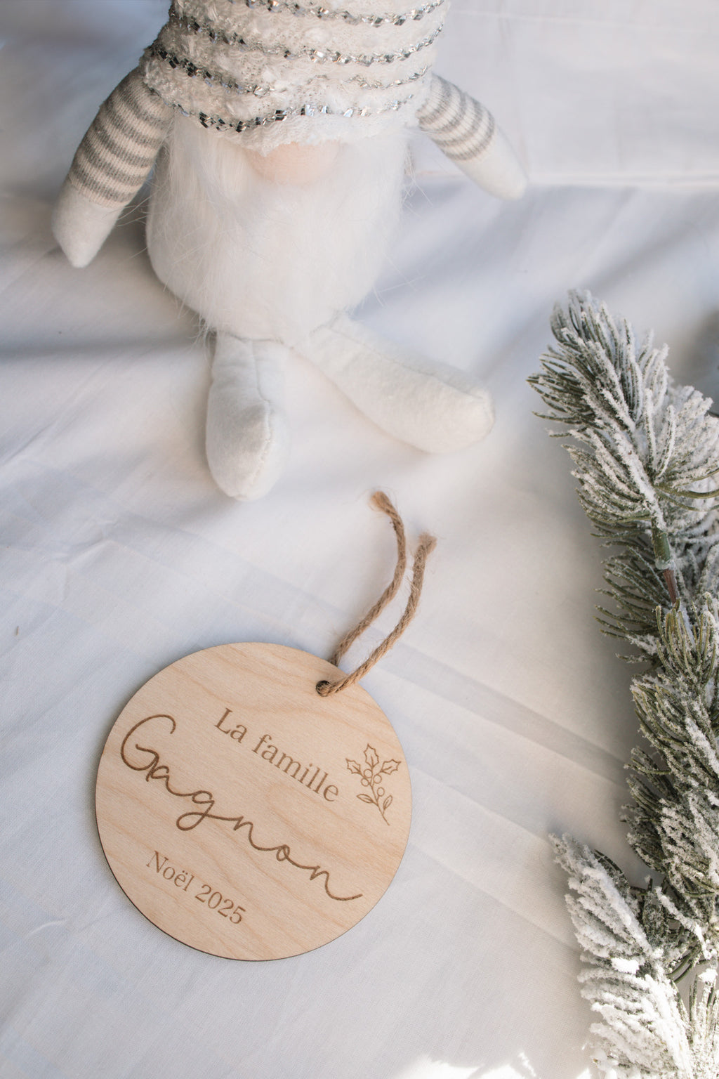 ornement de noël en bois famille noël 2025 personnalisée